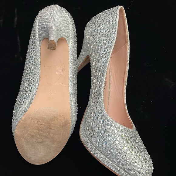 Sequin Stiletoss - Picture 4 of 7